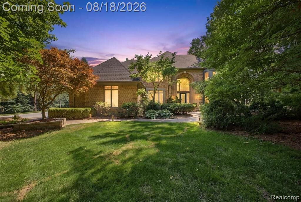 Property Photo:  853 Lone Pine Road  MI 48302 