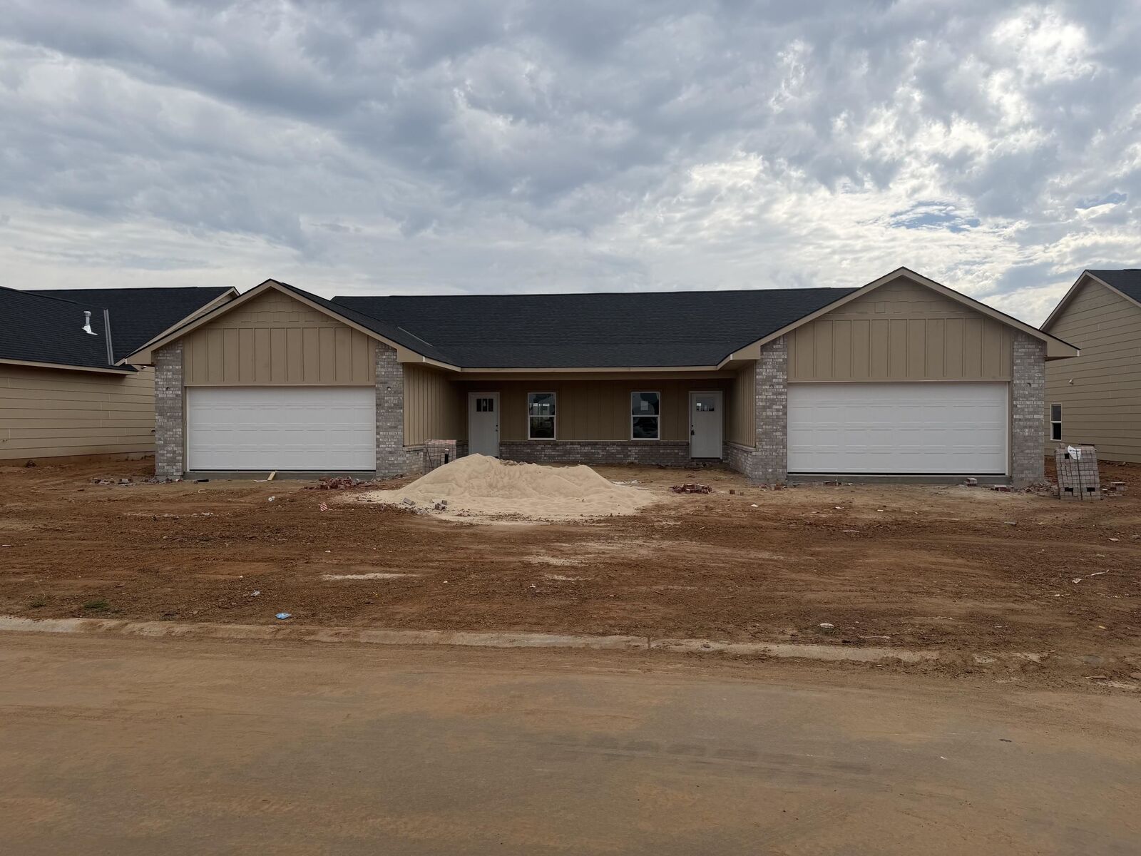Property Photo: 806 N Wheatland St Unit 100 KS 67235