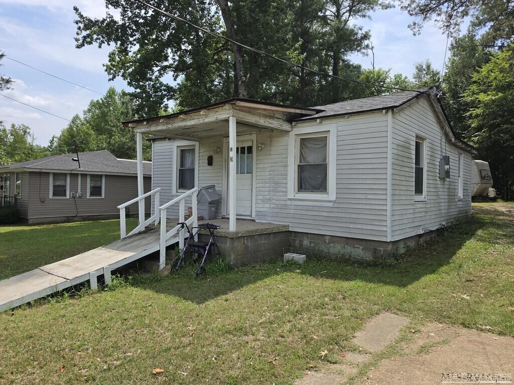 Property Photo:  513 Hinson St  NC 27870 
