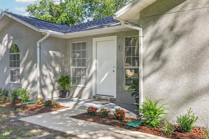 Property Photo: 6320 Pine Circle S. FL 32095
