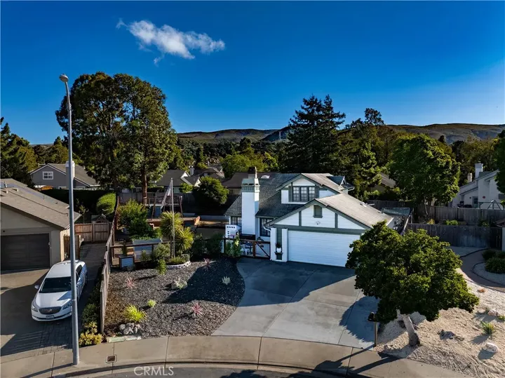 Property Photo: 873 Escuela Court CA 93405