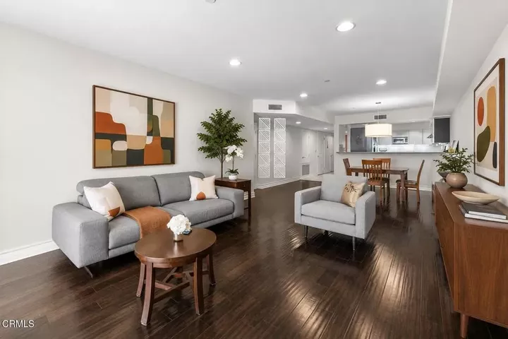 Property Photo: 1353 N Fuller Avenue 204 CA 90046