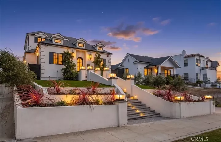 Property Photo: 1358 S Ridgeley CA 90019