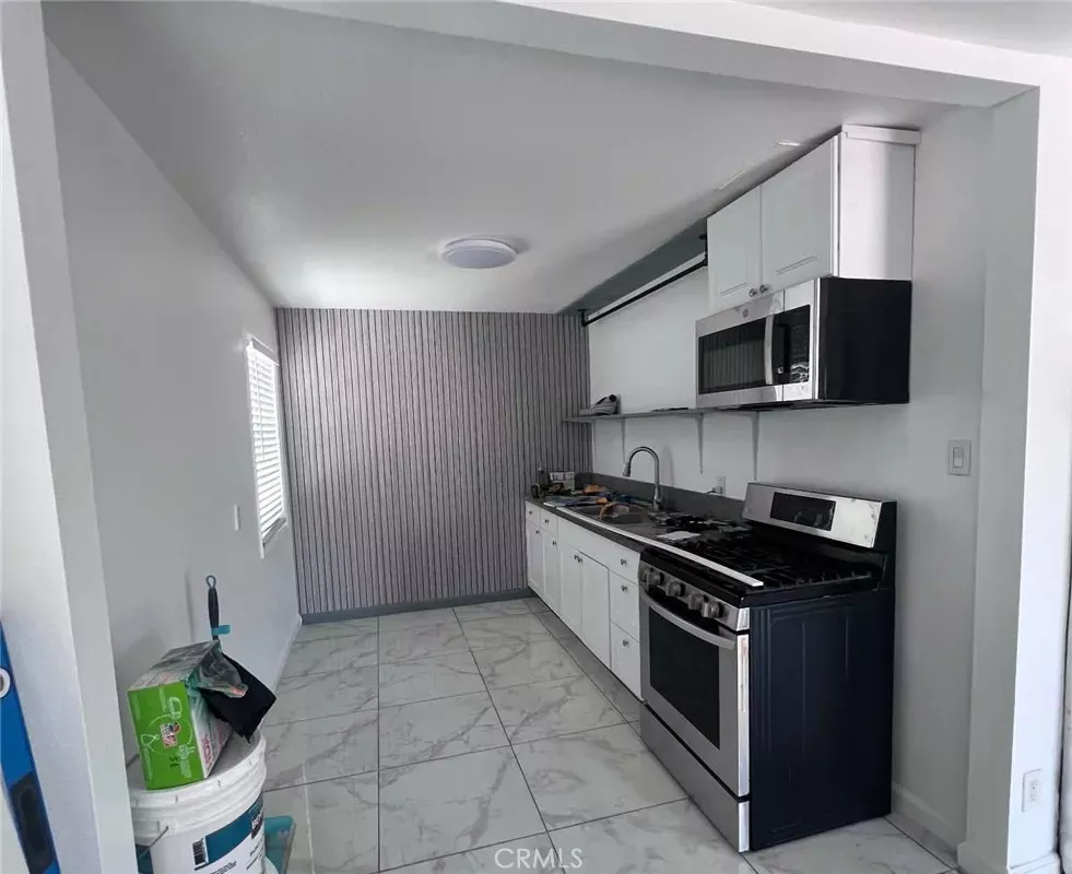 Property Photo:  10916 Laurel Avenue  CA 90605 
