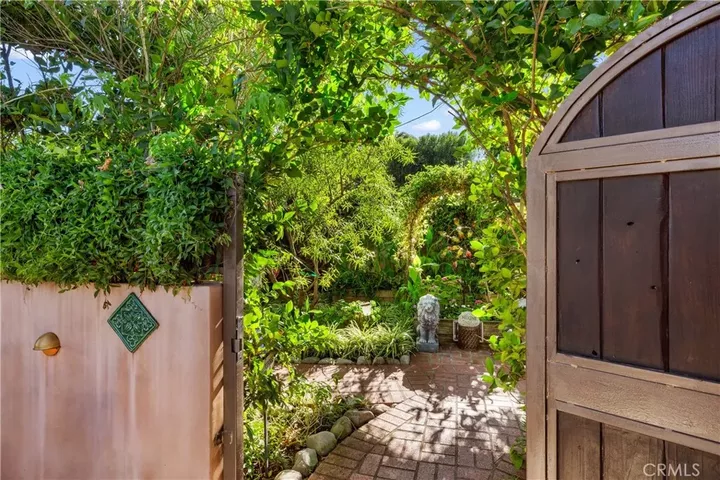 Property Photo:  21321 Providencia  CA 91364 