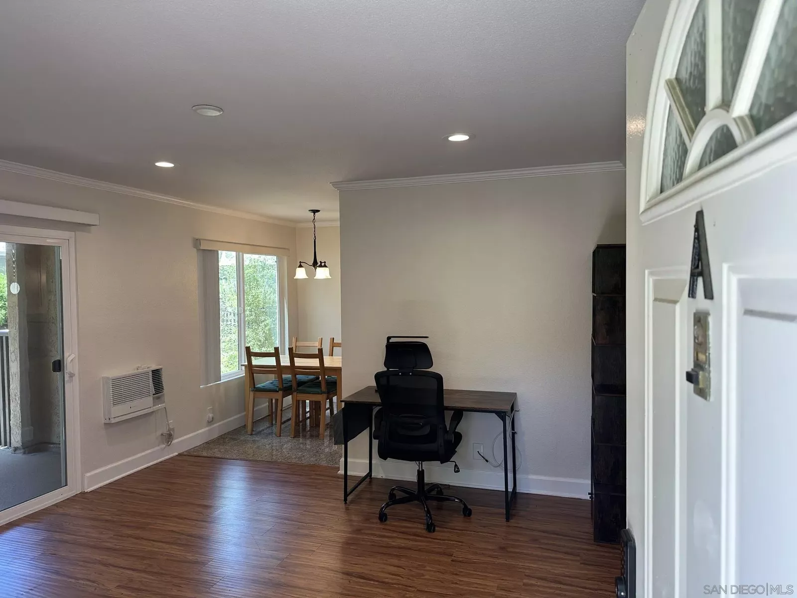 Property Photo:  8521 Villa La Jolla  CA 92037 