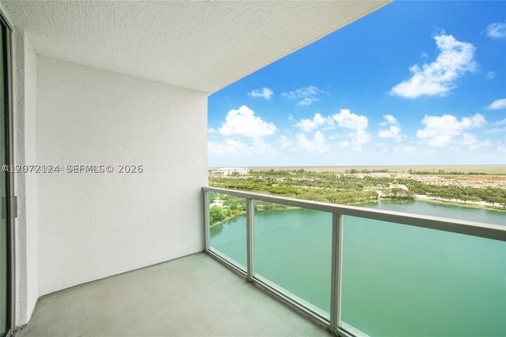 Property Photo: 2681 N Flamingo Rd 1906S FL 33323