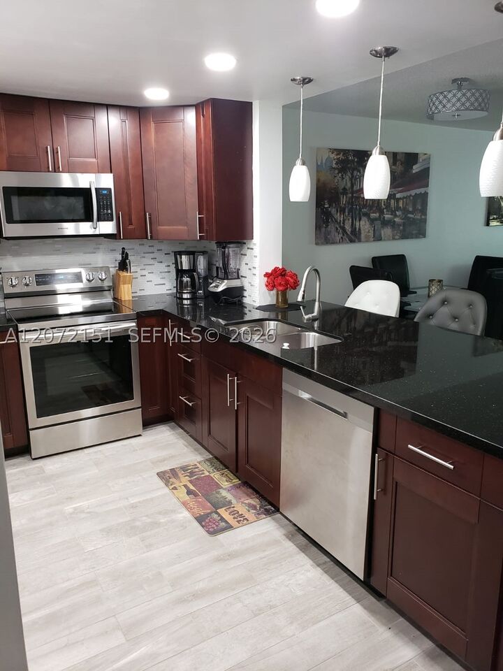 Property Photo:  900 NE 12th Ave 302  FL 33009 
