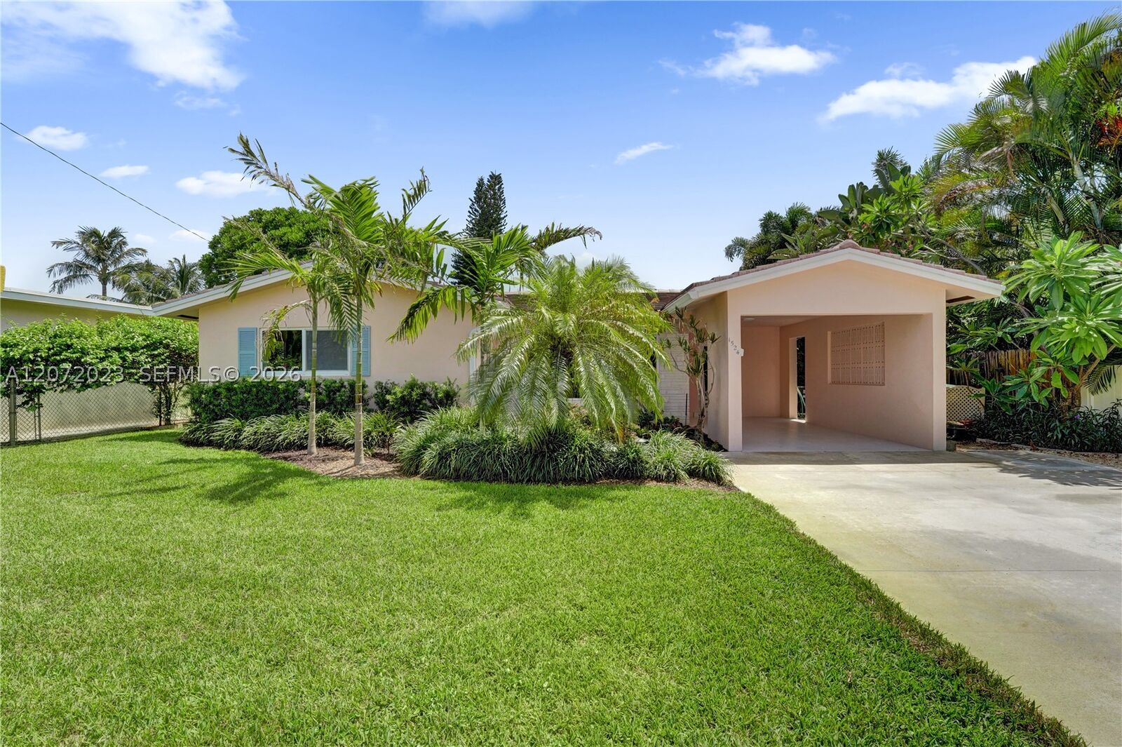 Property Photo:  1524 NE 37th St  FL 33334 