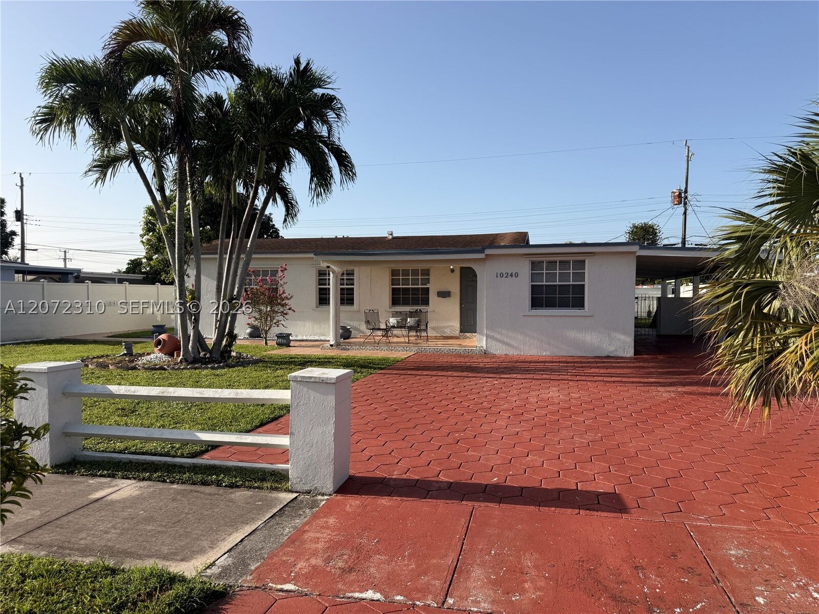 Property Photo:  10240 SW 35th St  FL 33165 