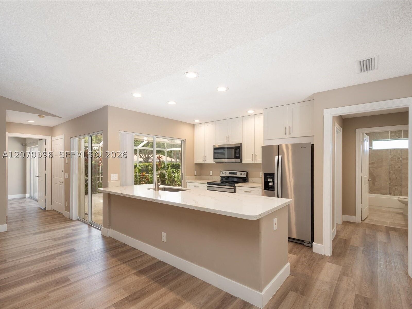 Property Photo: 1404 Silverleaf Oak Ct FL 33410