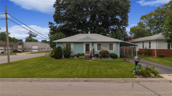 Property Photo: 2577 Roanoke Avenue IN 47150