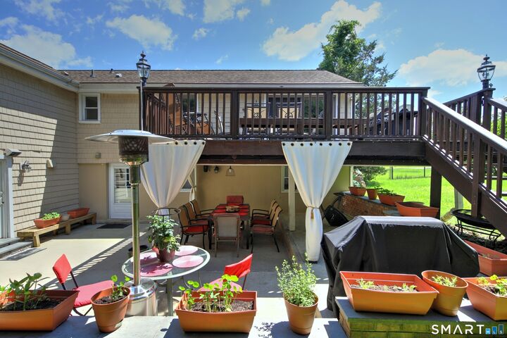 Property Photo:  240 Quenby Place  CT 06614 