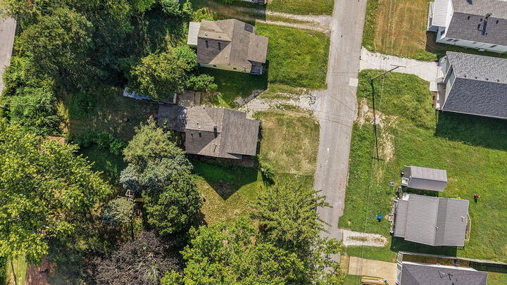 Property Photo: 908 W Della Street MO 65803