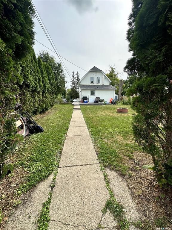 Property Photo: 118 5th Avenue W SK S0A 2P0