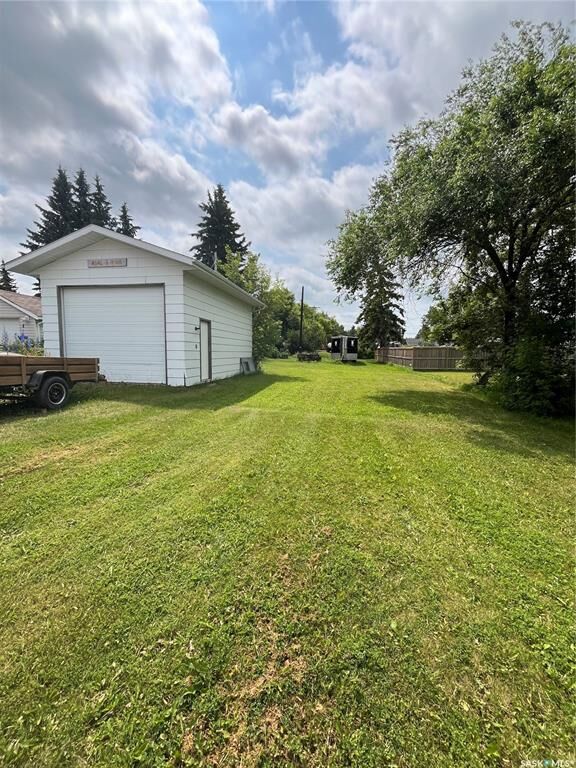 Property Photo:  605 Spruce Street  SK S0G 3N0 