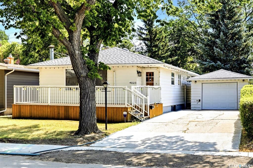 Property Photo:  4023 McPhail Avenue  SK S4S 1G1 