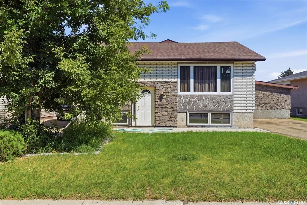 Property Photo:  1020 Warner Street  SK S6H 5S5 