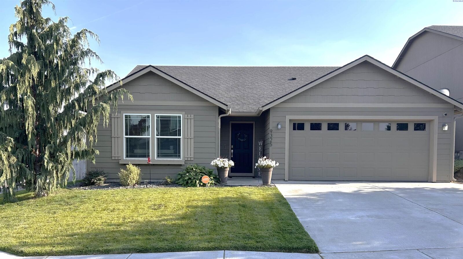 Property Photo: 9325 W 5th Place WA 99337