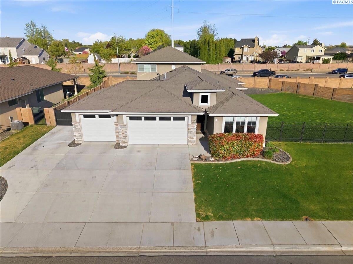Property Photo:  2576 Tiger Lane  WA 99352-8864 