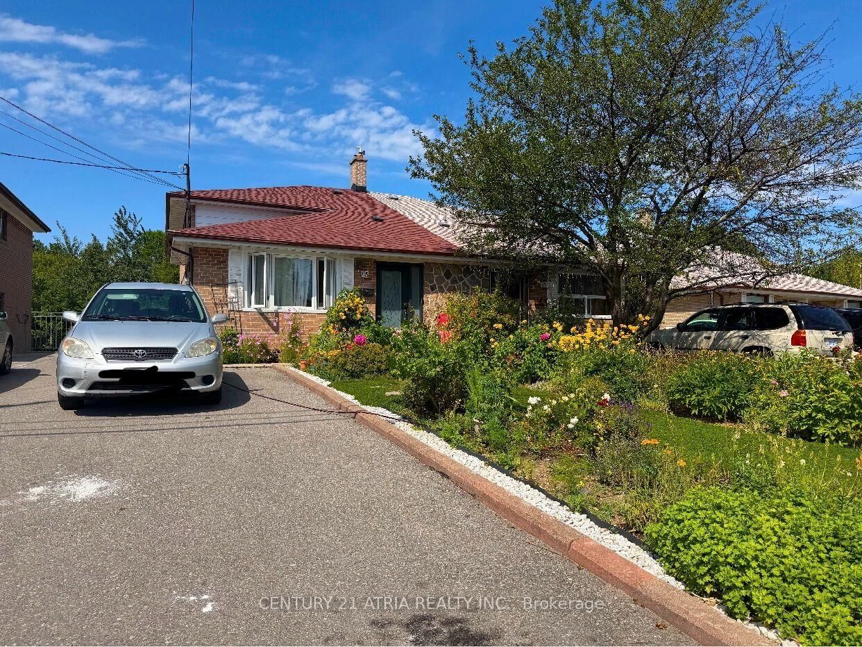 Property Photo:  65 Newlin Crescent Lower  ON M3L 1X5 