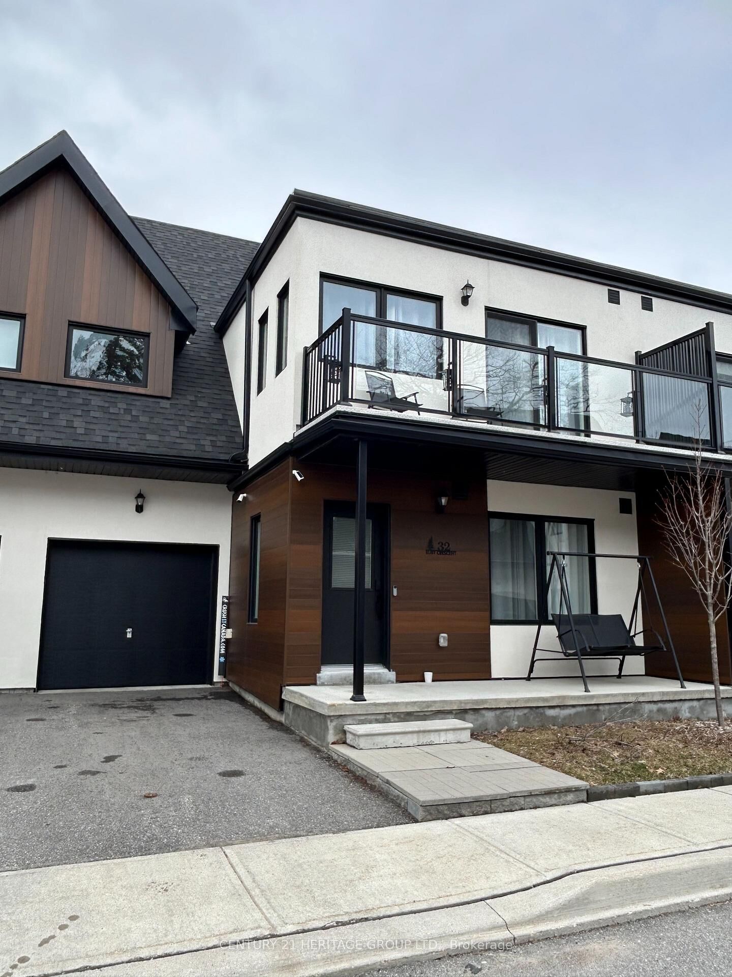 Property Photo: 32 Ruby Crescent ON L3V 8M3