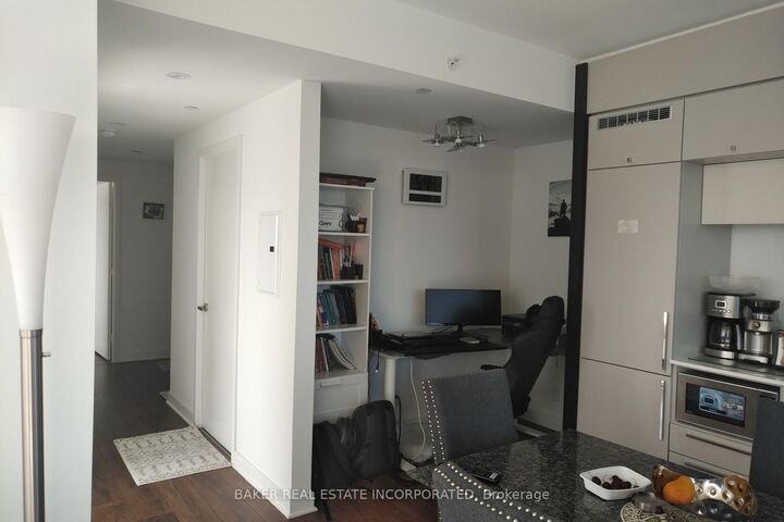 Property Photo:  15 Grenville Street 3703  ON M4Y 0B9 