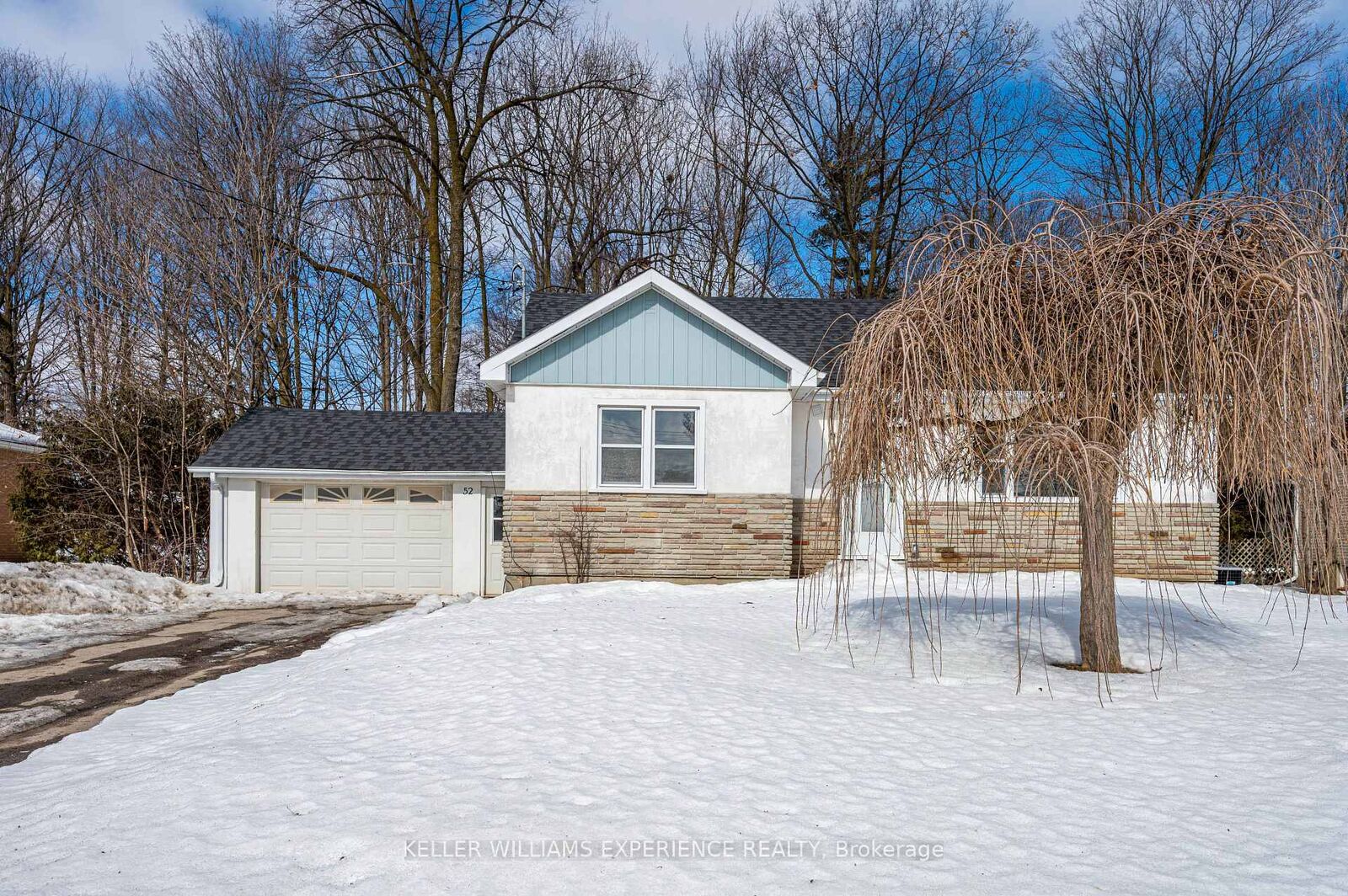 Property Photo: 52 Cundles Road E Upper ON L4M 2Z7