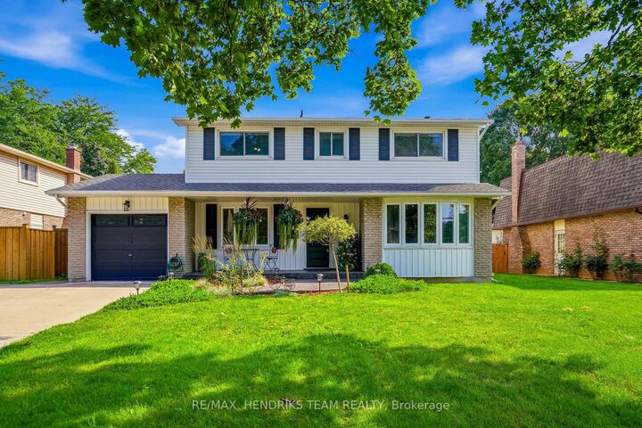 4 Royal Orchard Crescent — photo 1