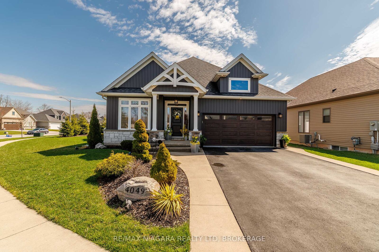 Property Photo: 4049 Village Creek Drive ON L0S 1S0