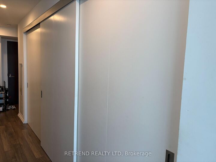 Photo de la propriété: 197 Yonge Street 4704 ON M5B 0C1