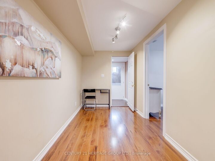 Property Photo:  97 Allingham Gardens Room B  ON M3H 1X9 