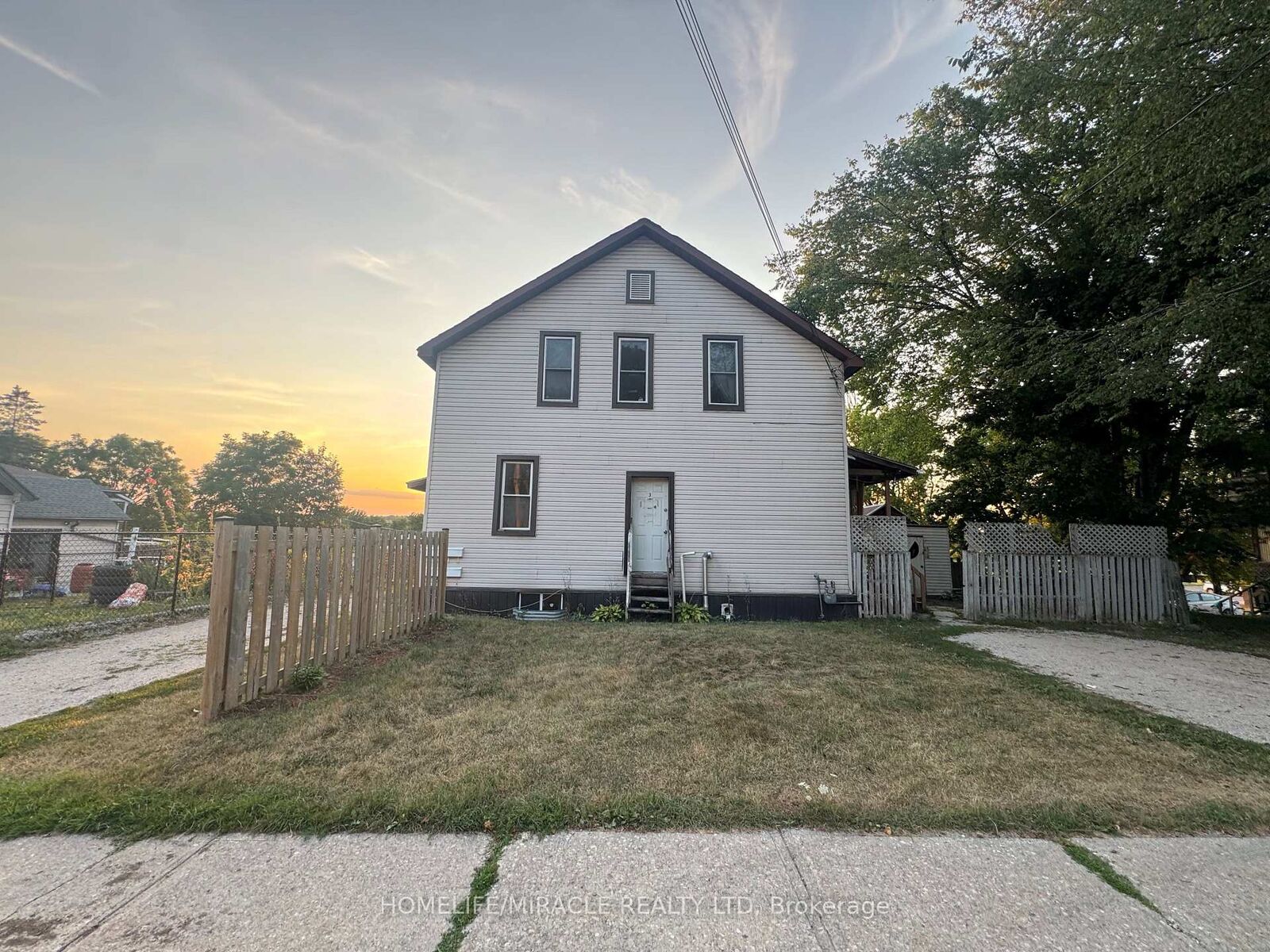 Property Photo: 1650 3rd Avenue E ON N4K 2L9