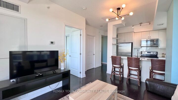 Property Photo: 9201 Yonge Street 1804 ON L4C 6Z2