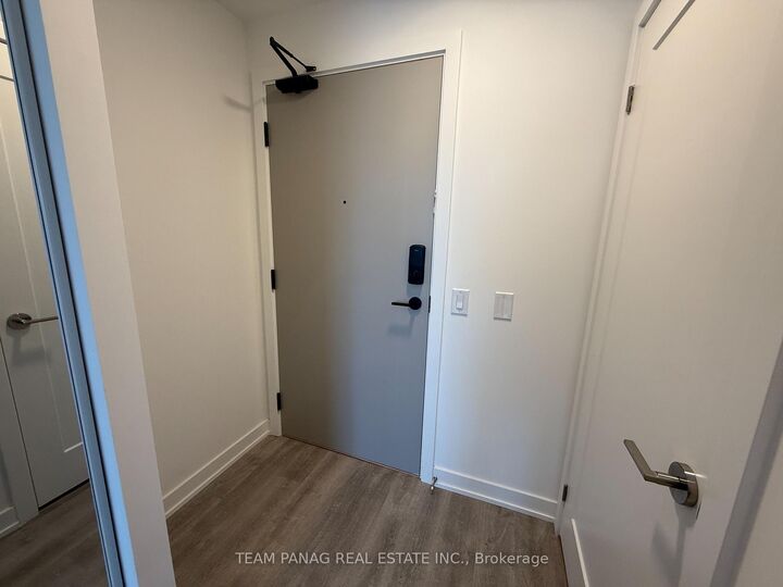 Property Photo:  5105 Hurontario Street 431  ON L4Z 0C9 