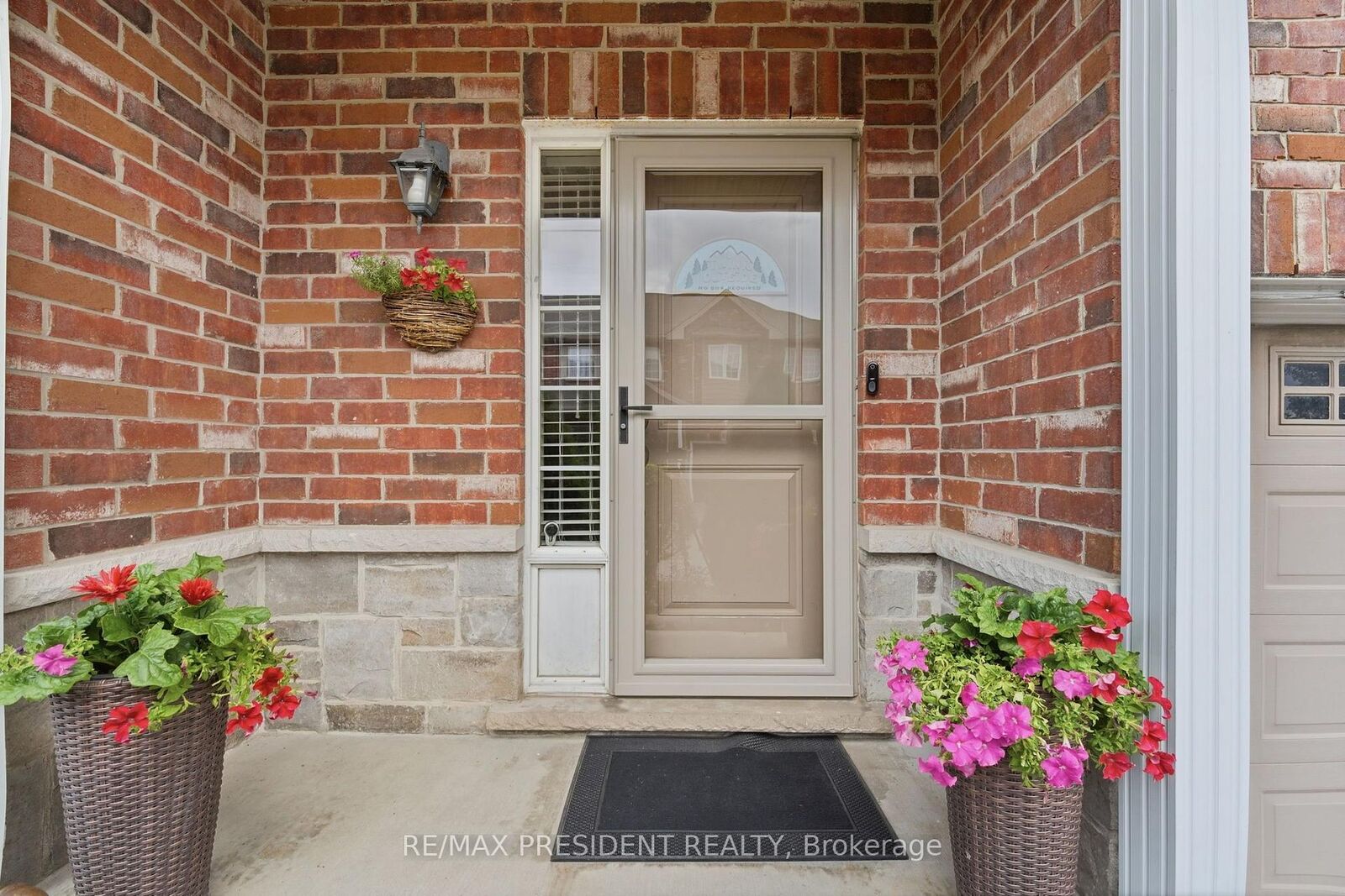 Property Photo: 45 Seabreeze Crescent 23 ON L8E 0G1