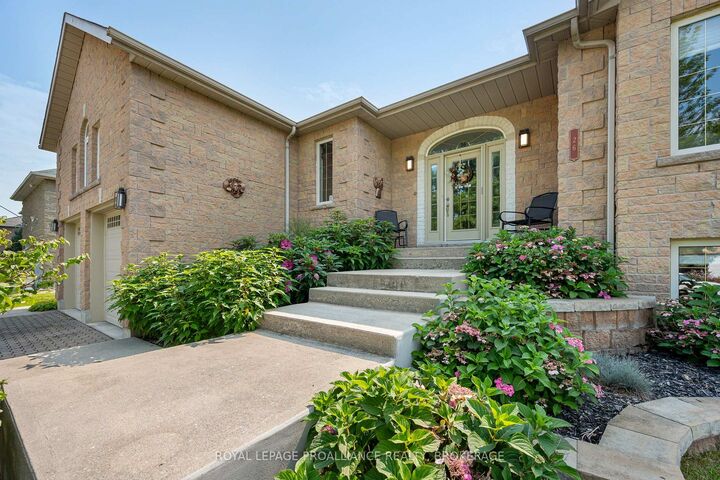Property Photo: 26 Kenwoods Circle ON K7K 6Y1
