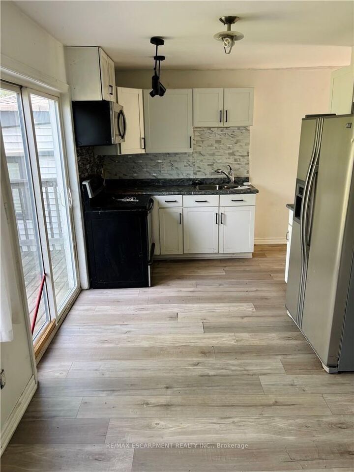 Property Photo: 218 East 8th Street ON L9A 3L8