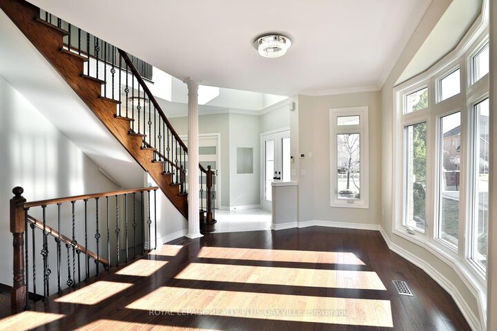 Property Photo:  1548 Bayshire Drive  ON L6H 6L8 