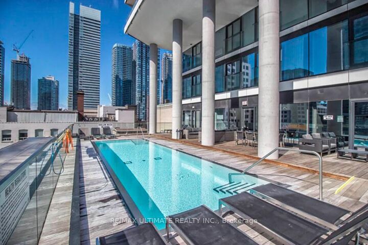 Property Photo: 224 King Street W 1504 ON M5H 0A6