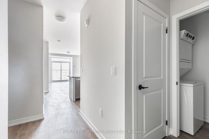 Property Photo:  870 Queenston Road 511  ON L8G 0B9 