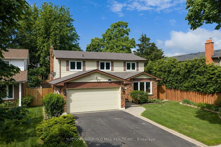 Property Photo: 853 Kowal Drive ON L5H 3T3