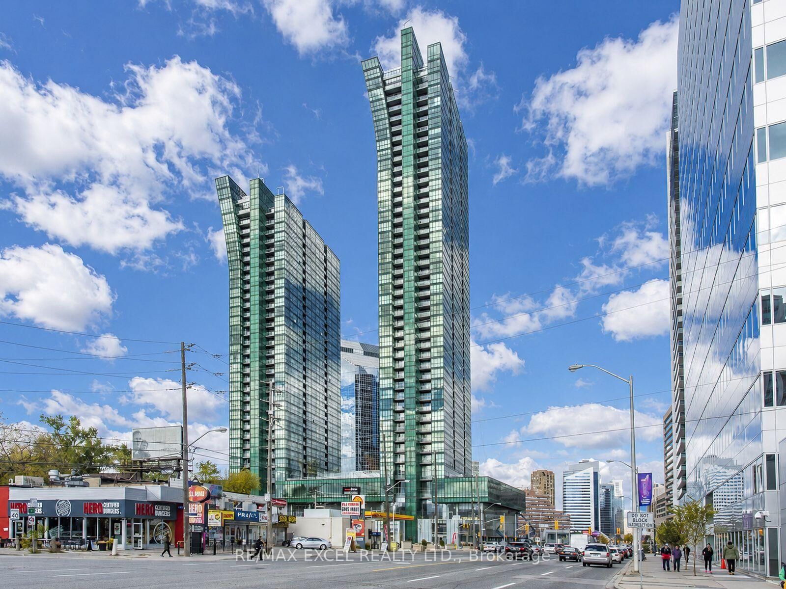 Property Photo: 11 Bogert Avenue 2403 ON M2N 0H4