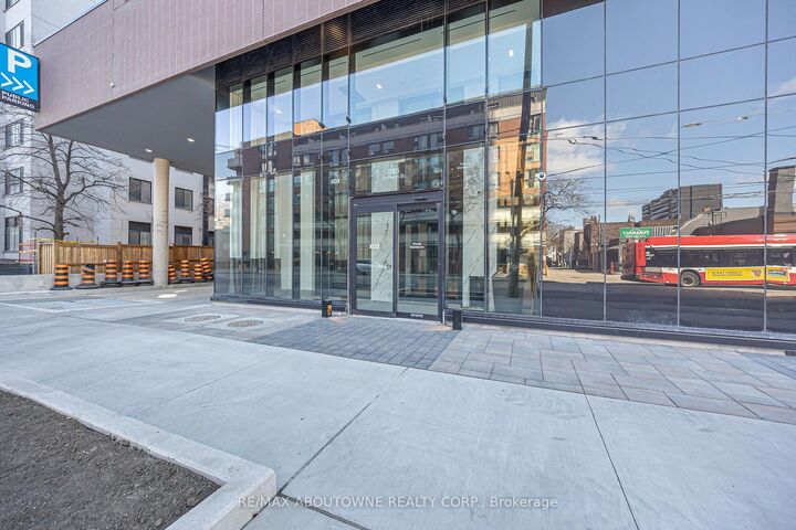 Property Photo:  285 Dufferin Street W 425  ON M6K 1E6 