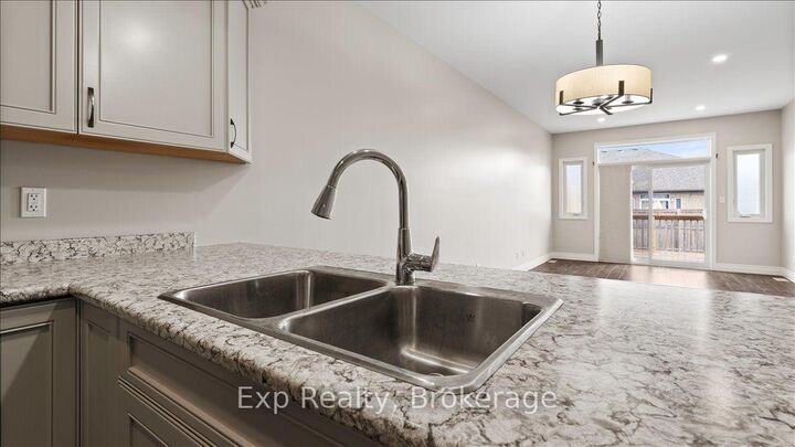 Property Photo:  3 Farmington Crescent  ON K8N 0J9 
