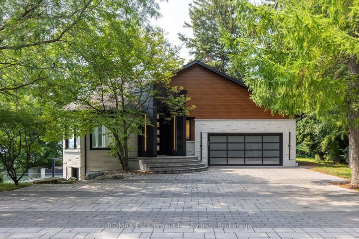 Property Photo: 100 Appleby Place ON L7L 2X1
