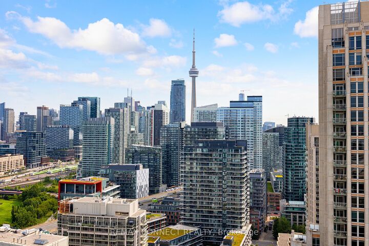 Property Photo:  215 Fort York Boulevard 3103  ON M5V 4A2 