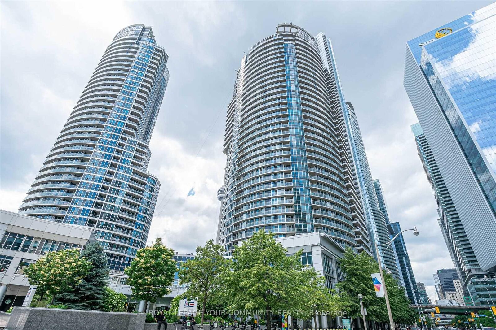 Photo de la propriété: 8 York Street 2206 ON M5J 2Y2
