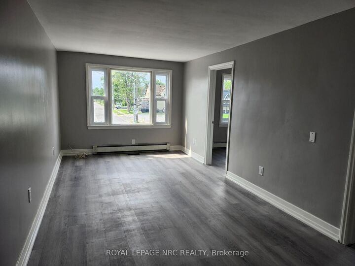 Property Photo:  476 East Main Street 1  ON L3B 3X6 