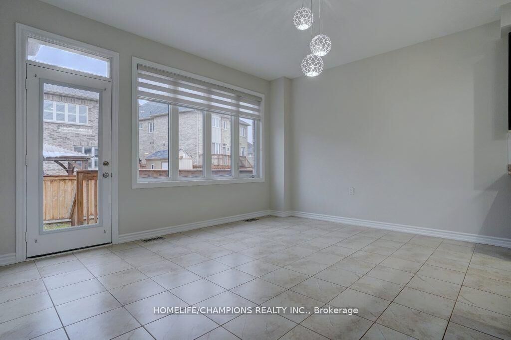 Property Photo:  102 Benadir Avenue  ON L7C 3N6 